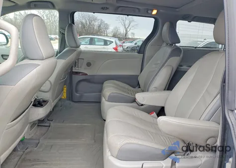 2013 Toyota Sienna Xle z USA, uszkodzony, nr VIN 5TDDK3DC4DS069794